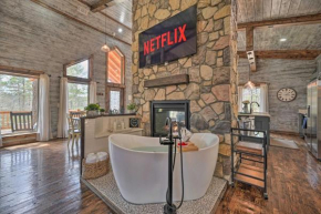 Honeys Nook Broken Bow Home with Hot Tub and Decks!